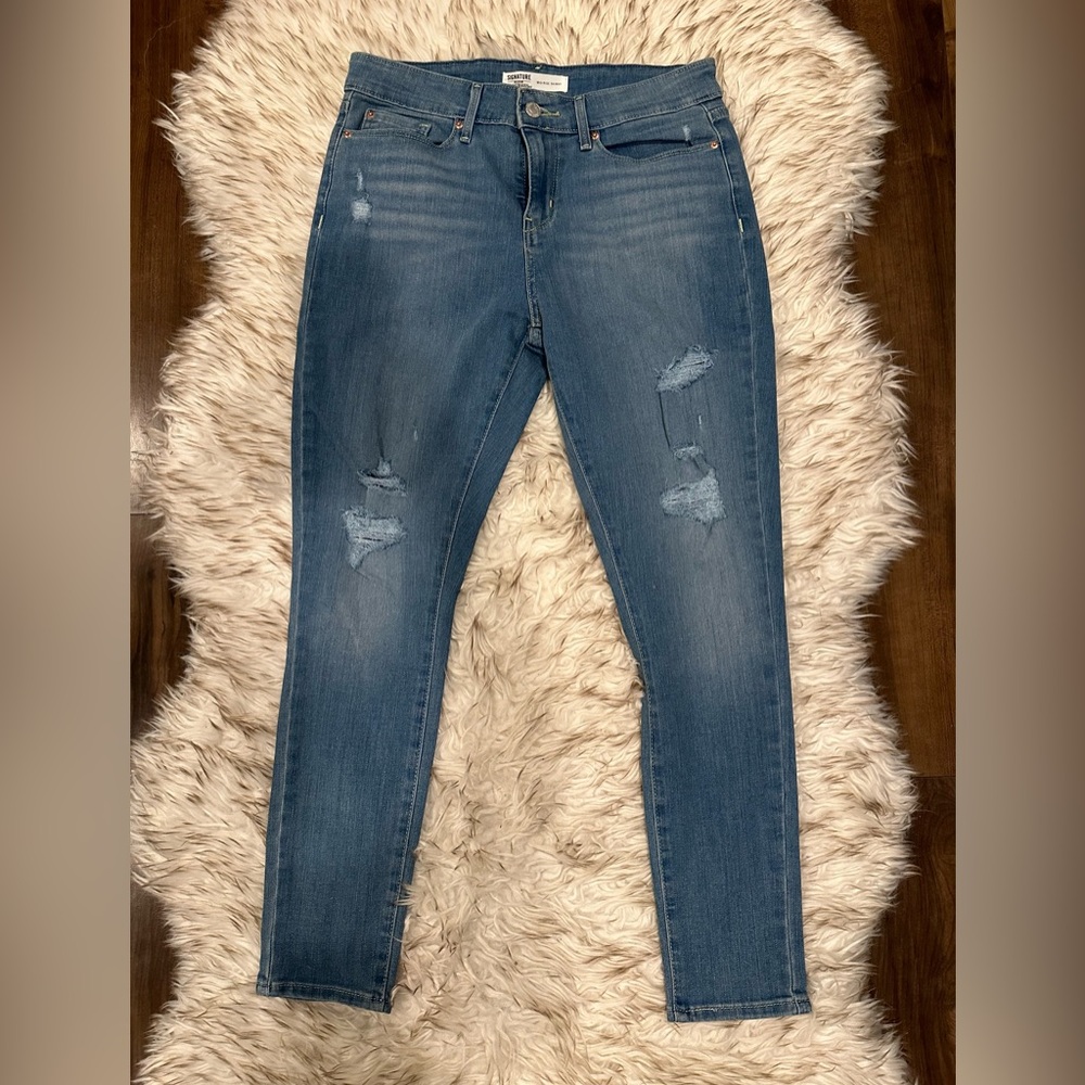 Women’ Distressed Signature by Levi’s Skinny Jeans - 6S 30x28